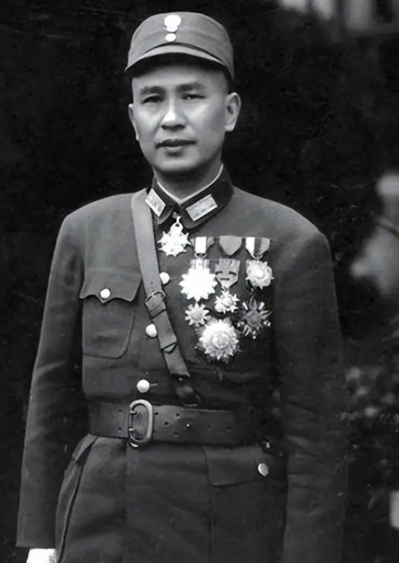 1966年，白崇禧病逝，蒋介石亲自来吊唁。灵堂上，他问白家人：“有没有什么困难？