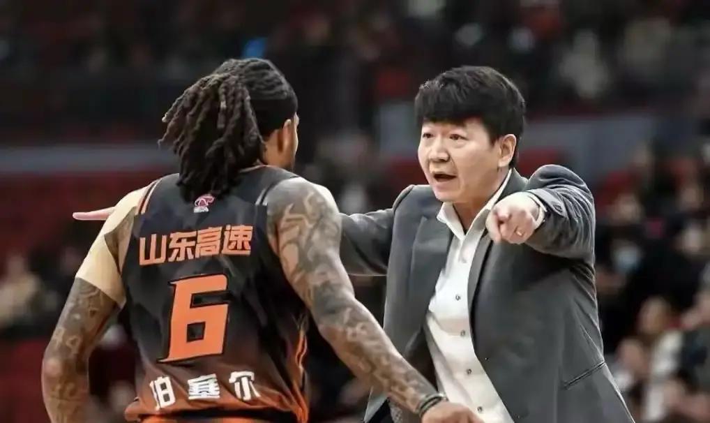 2胜4负！山东外援全裁
 
鲍威尔已注销，克里斯正负值垫底，珀塞尔勉强留队。管理