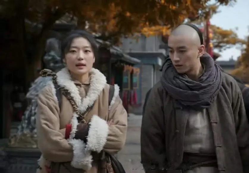 第一次觉得有些演员不适合古装原来能这么直观孙千在大生意人里好突兀，站在陈晓旁边像