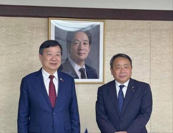 还真是“蛇鼠一窝”！刚被中方制裁不久的日本参议员、“汉奸”石平，在东京会见了台湾