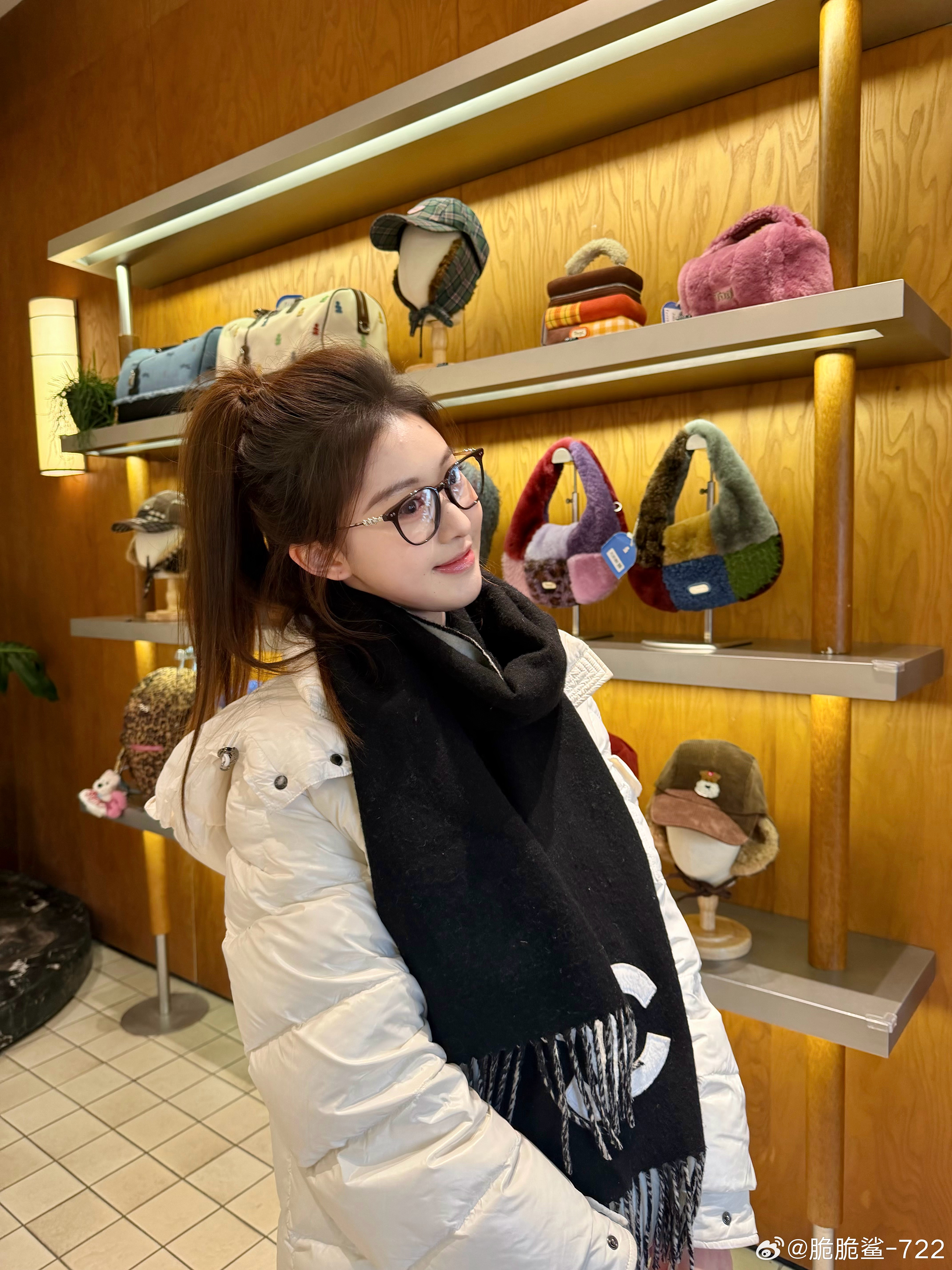 “每个人胸口都有一个洞，有人用猫猫狗狗填满，有人用工作事业填满，有人用另一个人填