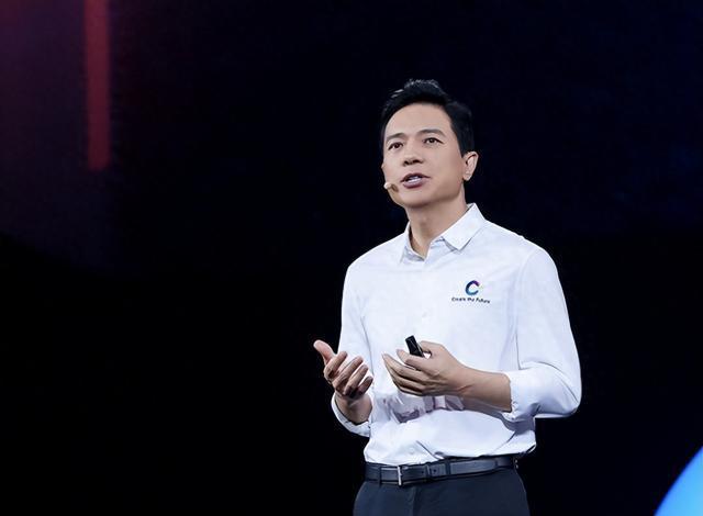 昨天下午，百度创始人李彦宏与人力资源负责人崔珊珊召开小范围员工沟通会，对璩静事件
