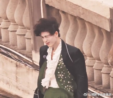 还好开推团没人带假发张凌赫海胆头callback 开推团录制遇直升机强风，张凌赫