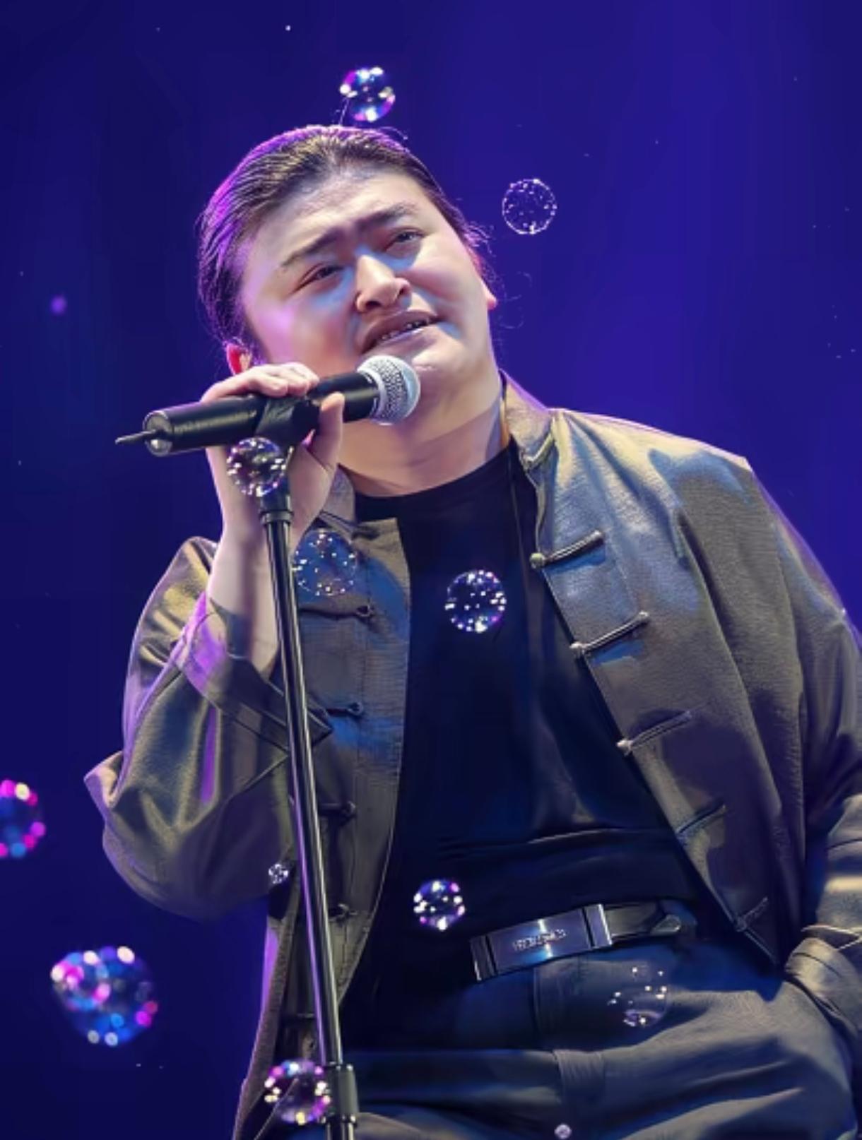 真没想到音乐大师刘欢小时候还是一个相声演员，说相声时候的搭档竟然是戴志诚。戴志诚