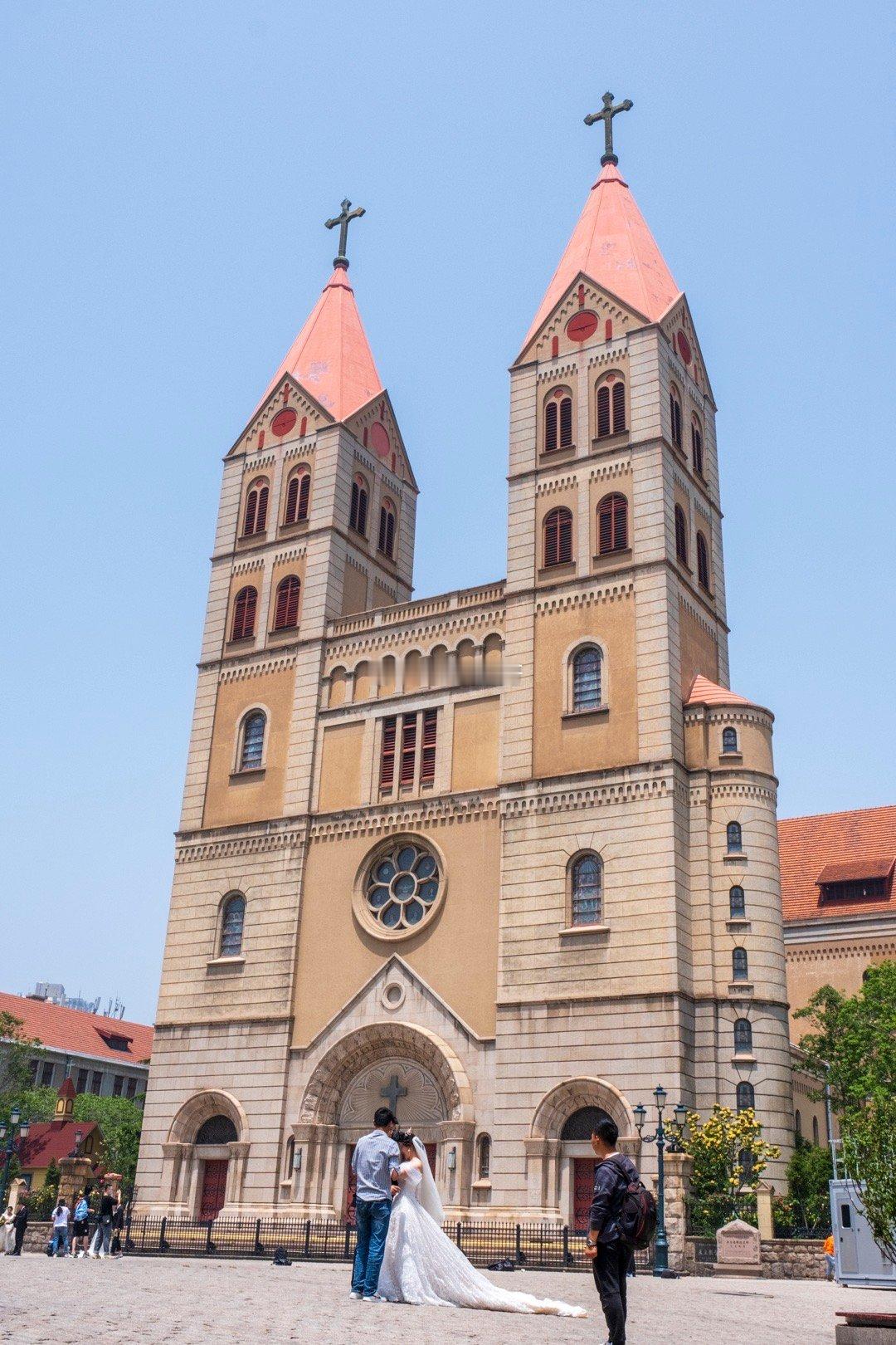 #在青岛和快乐偶遇##花样玩转十一假期#这座圣弥厄尔大教堂⛪️是由德国设计师毕娄