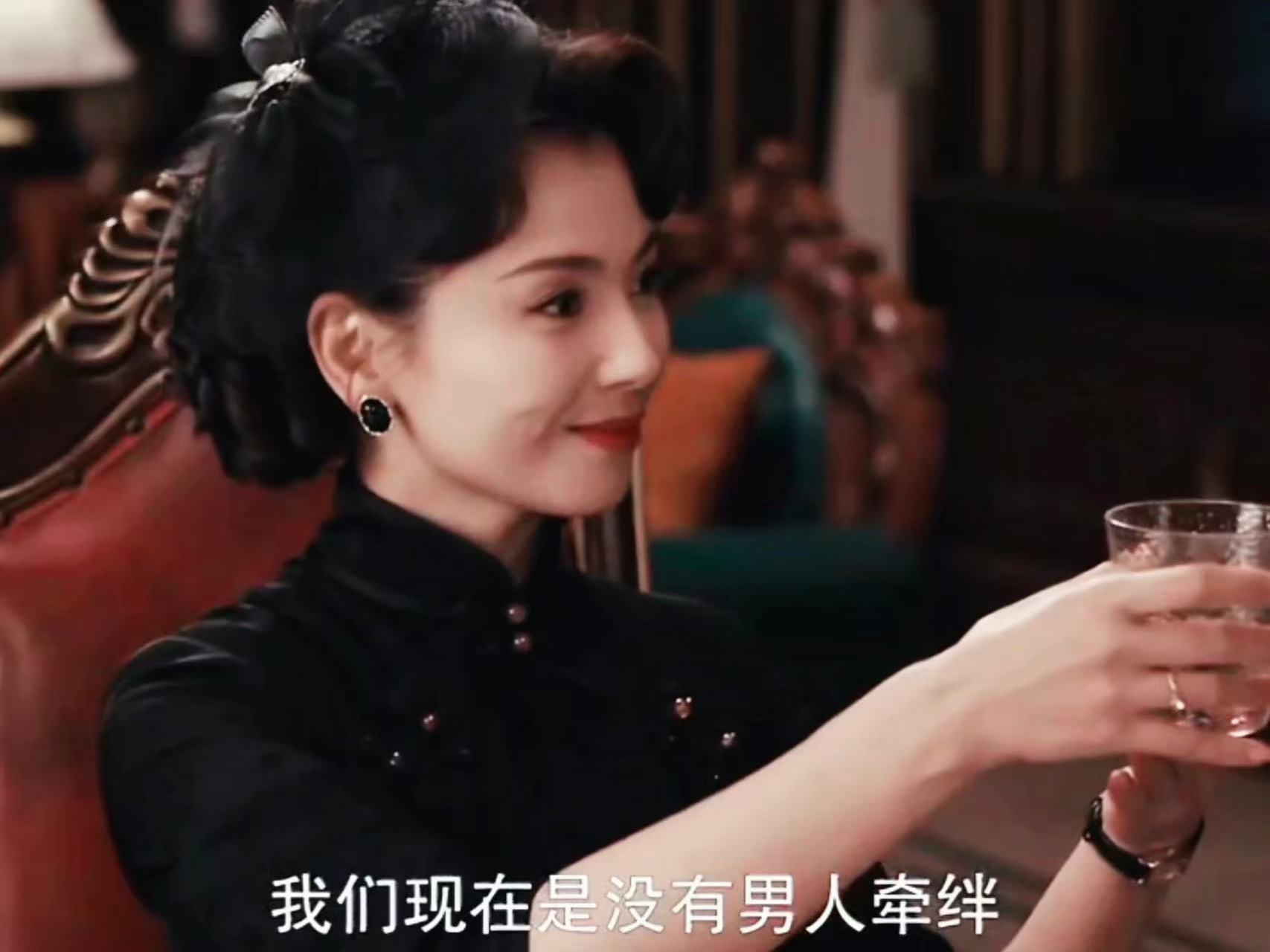民国剧演到升官发财死老公了 民国剧也看了不少，第一次看核心全女阵容的， 闻香记 