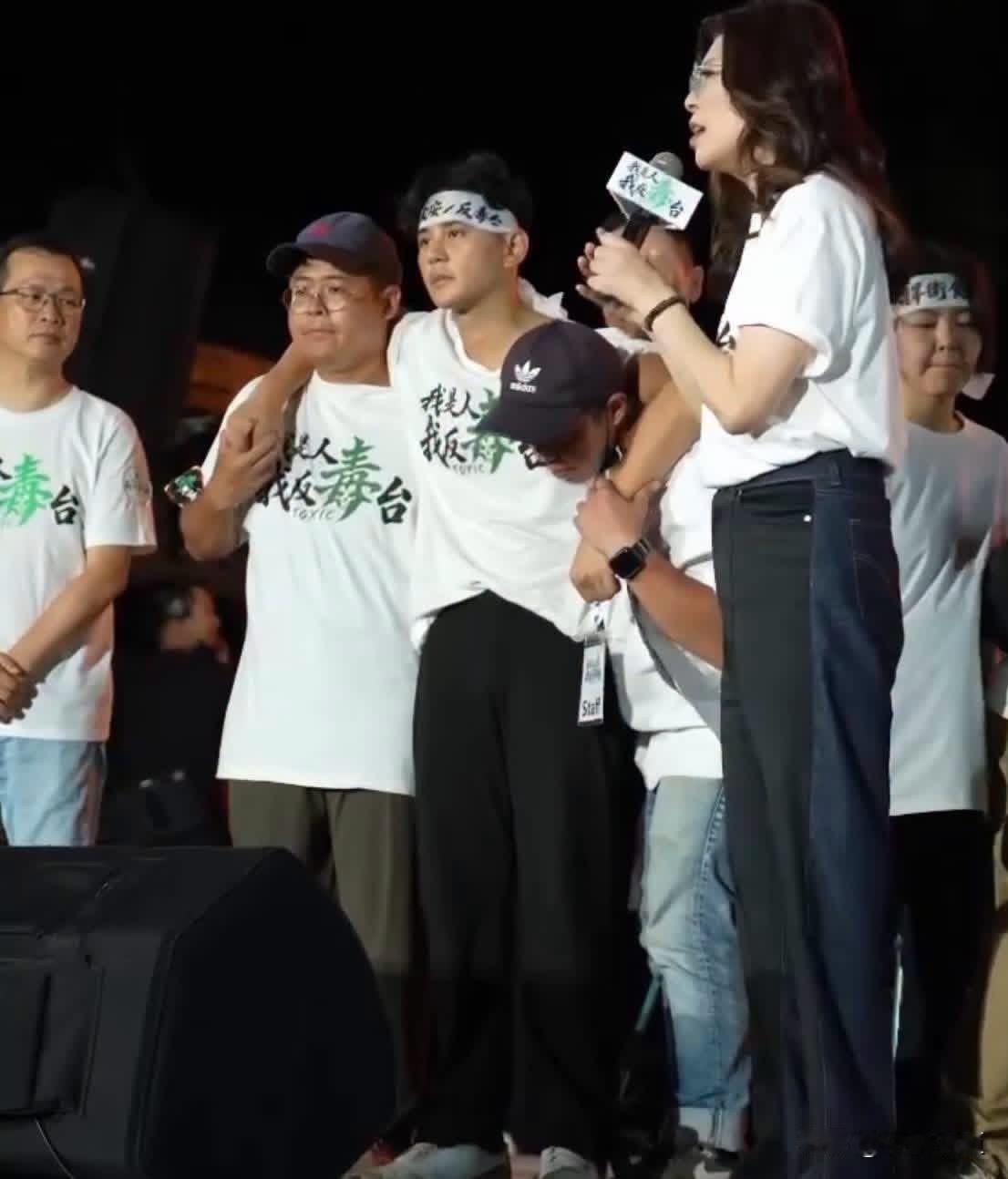 国民党立委罗智强今（26日）早上在脸书发文全文如下：

昨晚20万人包围凯道！谢