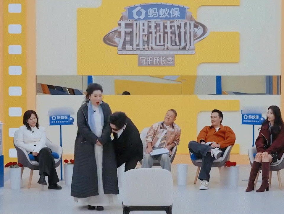 何赛飞张伦硕是什么邪门CP无限超越班 何赛飞那个眼神一出来谁扛得住啊！张伦硕你抱