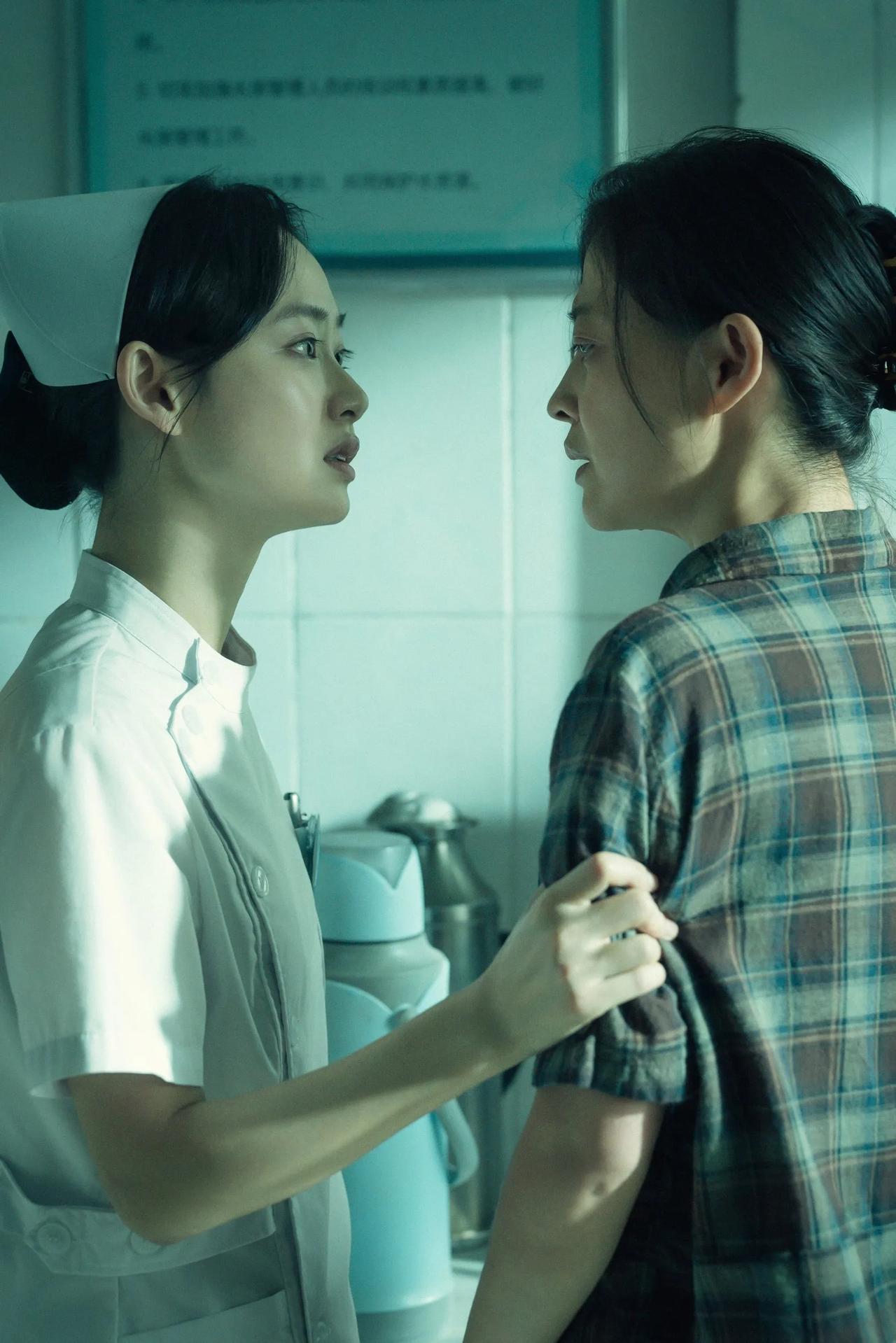 张小斐亲证：《恶意》凶手竟是她？！真相你敢信？

电影《恶意》开场护士和小女孩儿