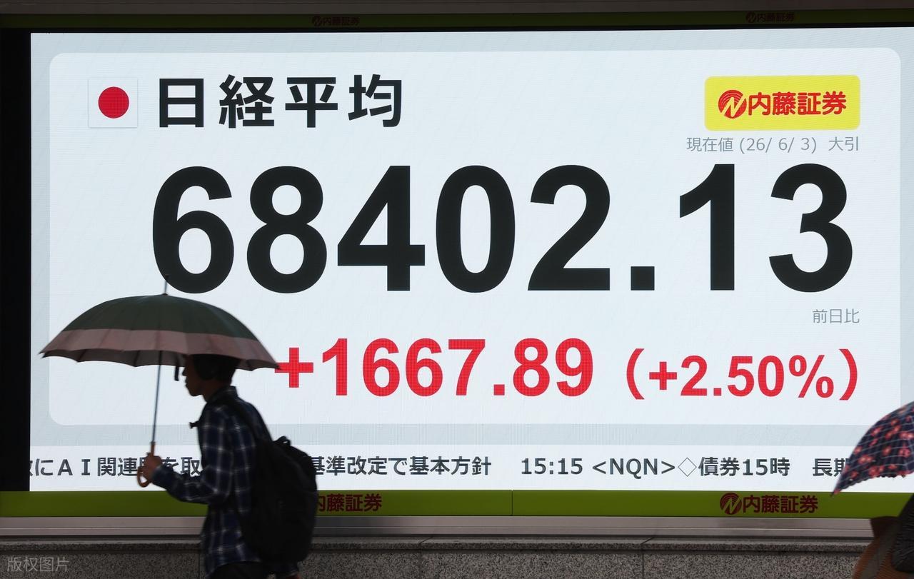 6月3日，日本股市悄悄干了件大事。
日经 225 指数盘中一度涨超 3%，创下历