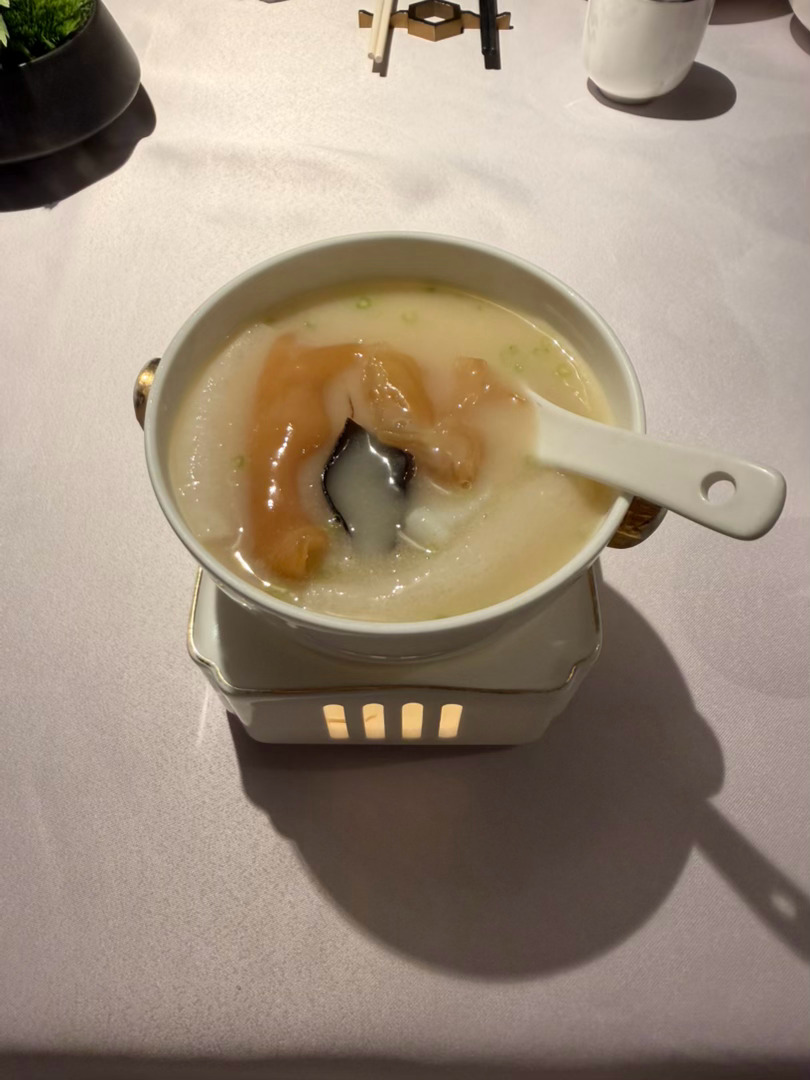 花胶鳕鱼羹！龙虾汤！其实这种好下饭的汤整一碗就刚刚好，两碗再吃别的菜就有点太撑了