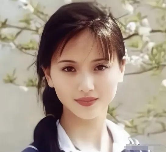 1992年，在央视春晚的后台，我第一次见到陶慧敏，就在心里想，天哪，这个女生太漂