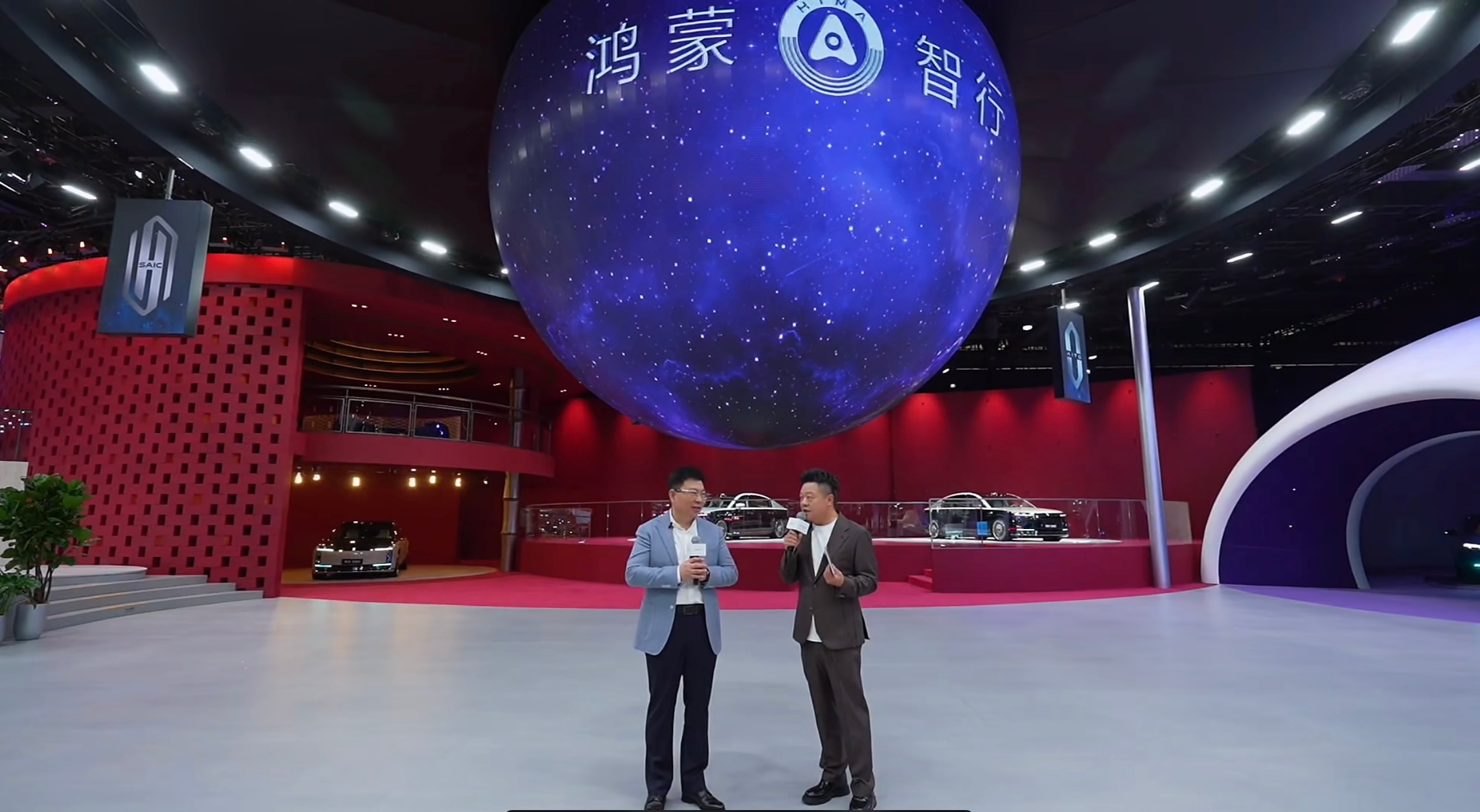 北京车展还是鸿蒙智行排面足，余承东、马东开场坐镇，核心就讲一件事：从“单品爆款”
