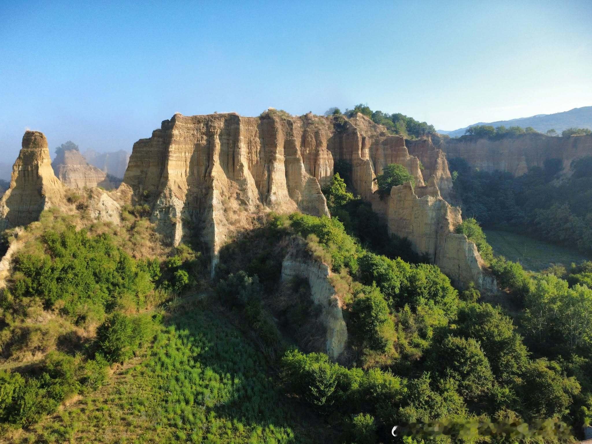 "Le Balze del Valdarno"是位于托斯卡纳大区阿雷佐省的一处独