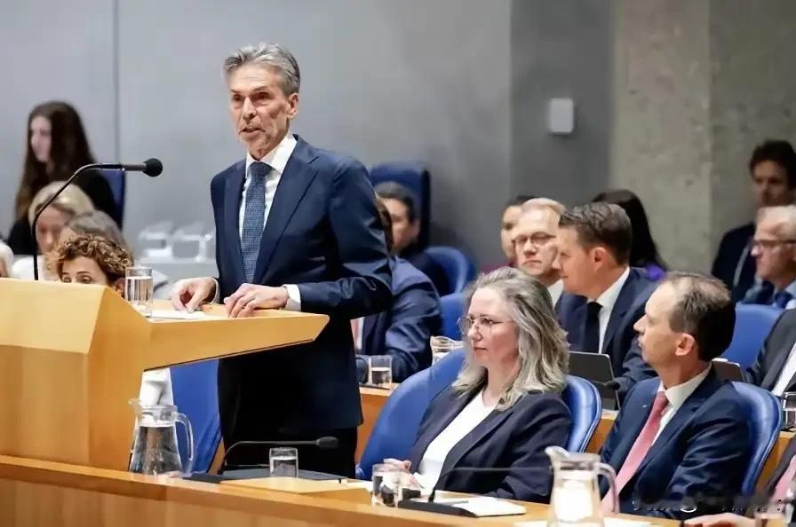 中国实在是忍无可忍，准备来个杀鸡给猴看了，谁是这只鸡？
不是美国icon、不是日