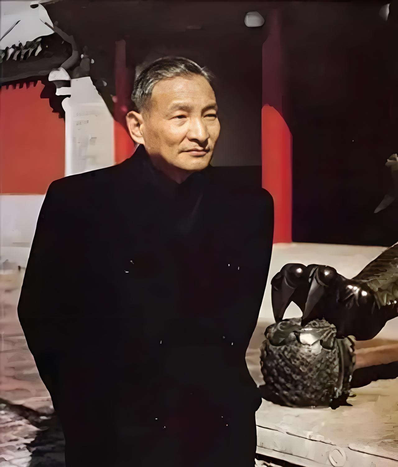很多人聊起陈云同志的人生，常会觉得他“运气好”——革命关键节点总能站在合适的位置