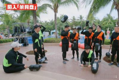 张九南误入杀狗盘 明明是背后猜人游戏，怎么到张九南这里直接变成了被打游戏了！！看