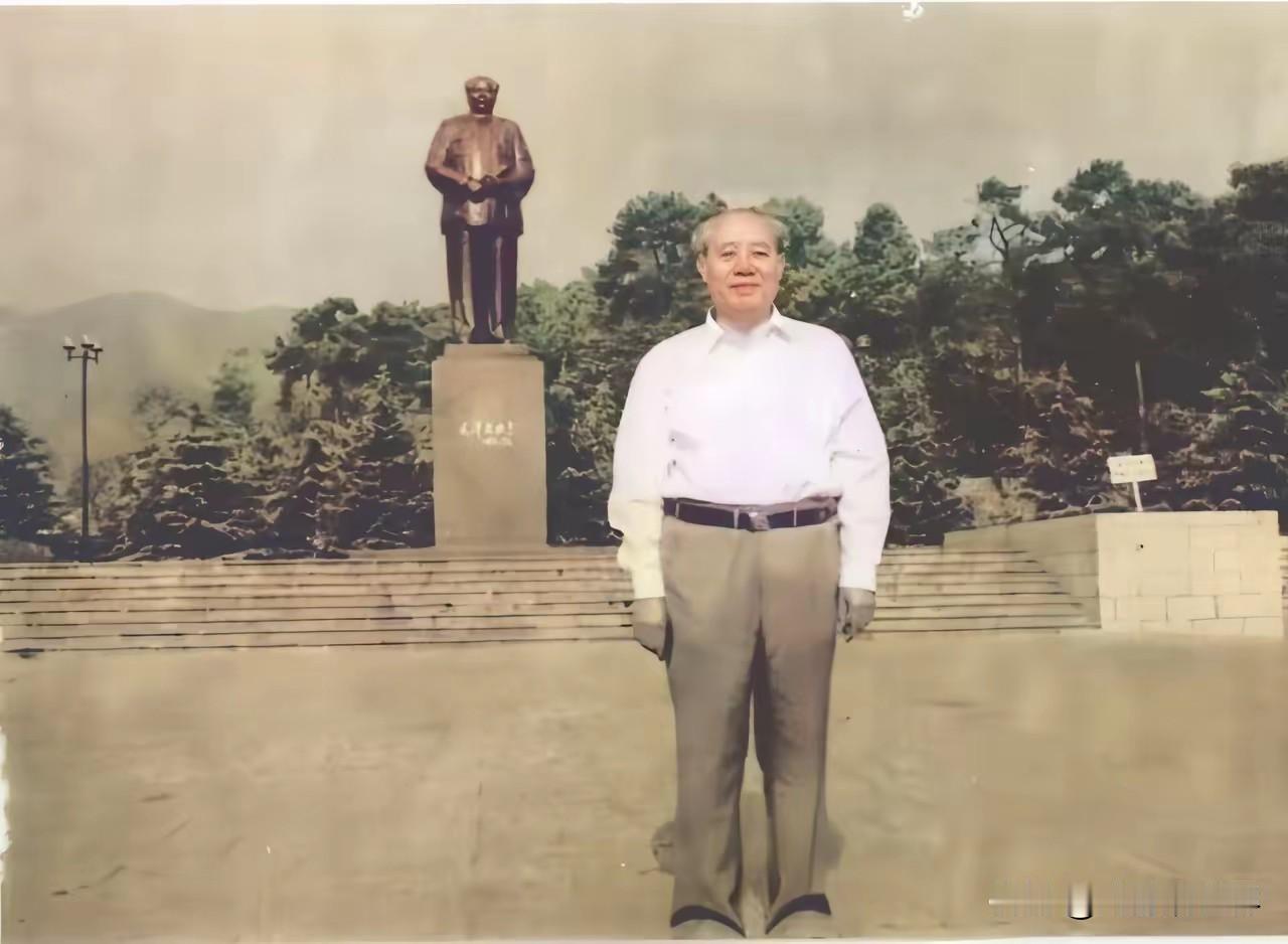 老革命家汪东兴副主席，一生忠诚保卫毛主席，忠诚捍卫毛主席历史功绩和历史地位，忠诚