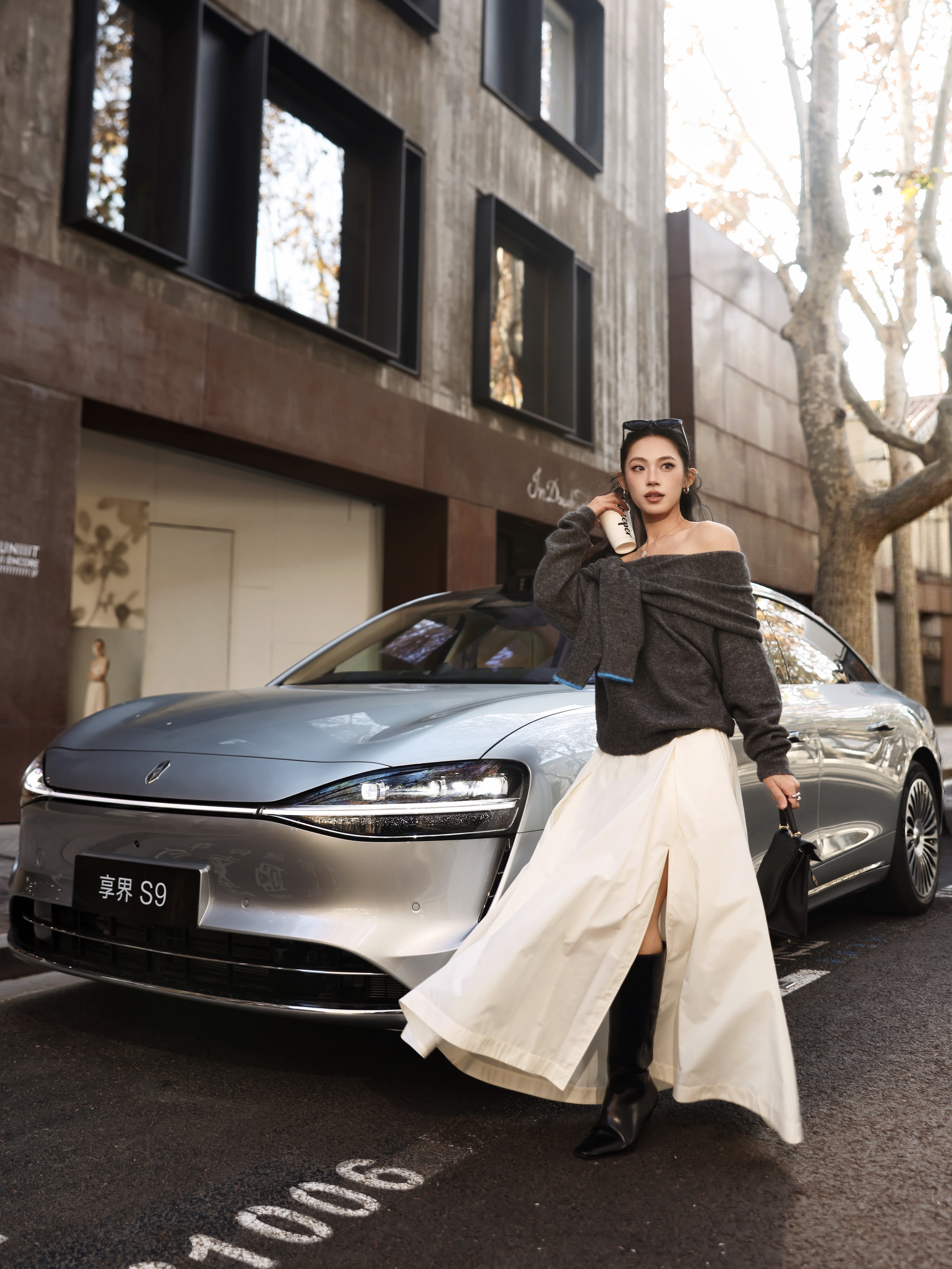 享界S9流光银真漂亮！
