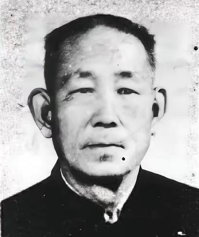 那是1944年11月14日的夜里，鲁东南的莒县城笼罩在浓得化不开的夜色里。伪军头