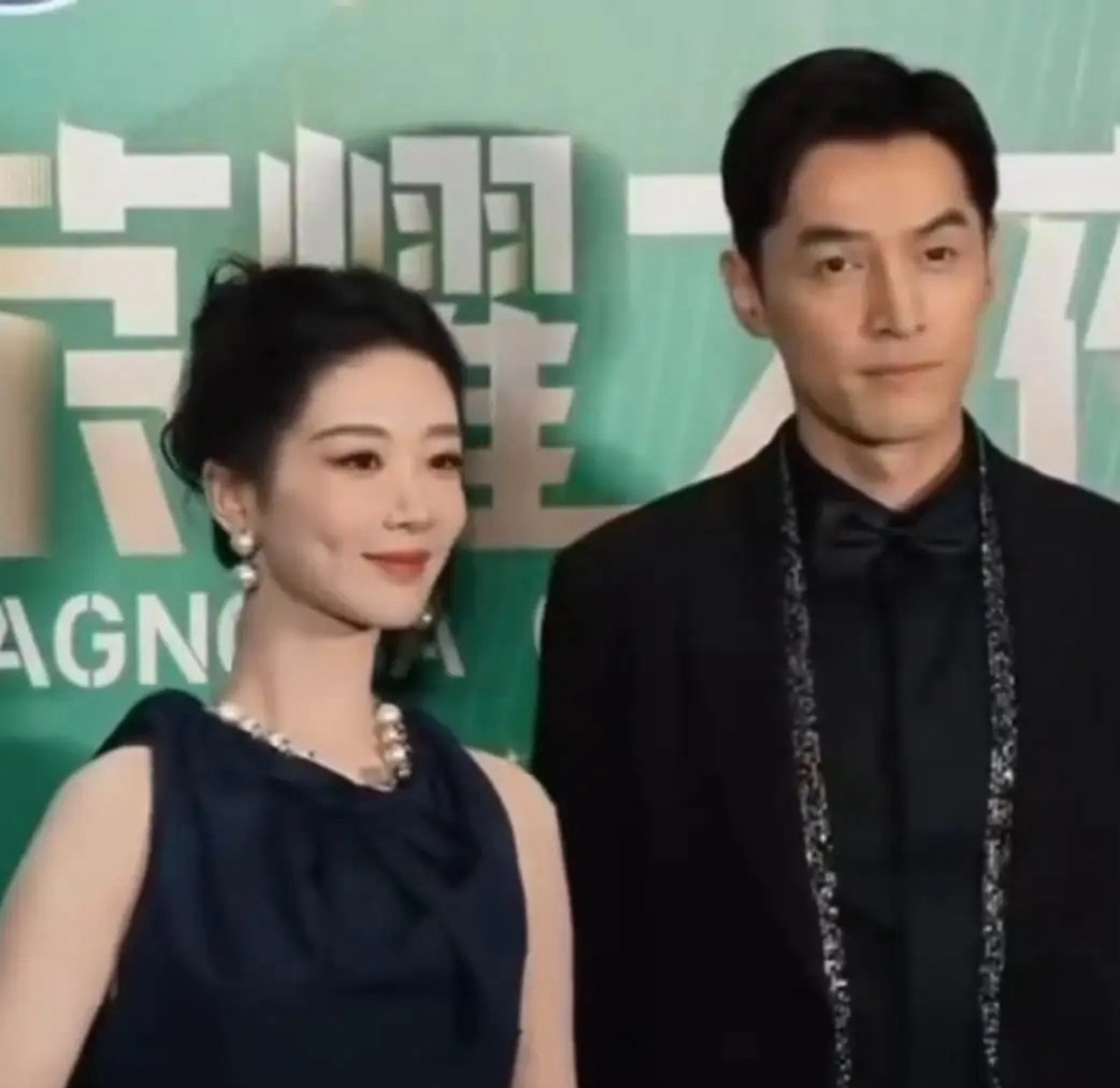 你们发现没？杨紫能成为顶流，不是演技炸裂，也不是资源逆天，而是她骨子里的那股"真