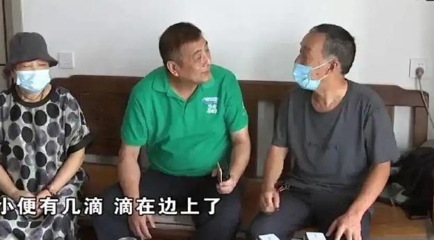 “别把人逼急了！”7 月 2 日报道，浙江，一名丈夫不爱掀起马桶圈，尿液时常溅落