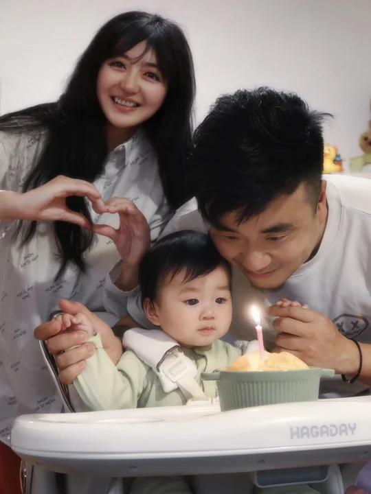 半夜睡不着觉，开始翻以前的照片，你怎么...