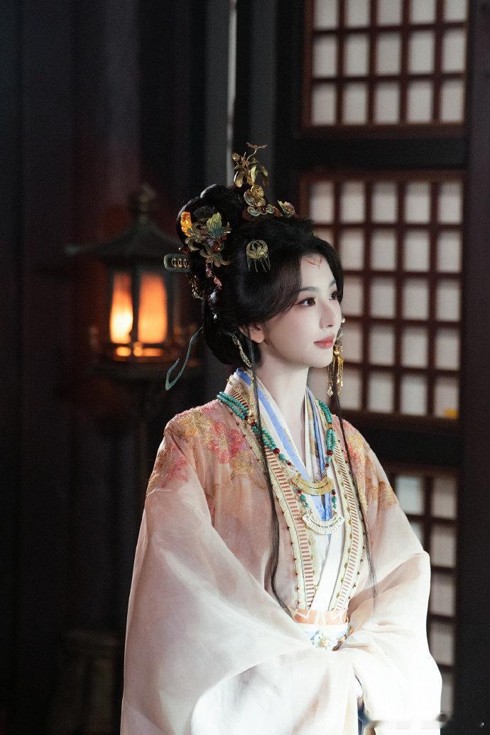 孔雪儿孔雪儿终于不演小白花了告别以往温柔甜妹形象，孔雪儿化身深宫黑莲花昭阳公主，