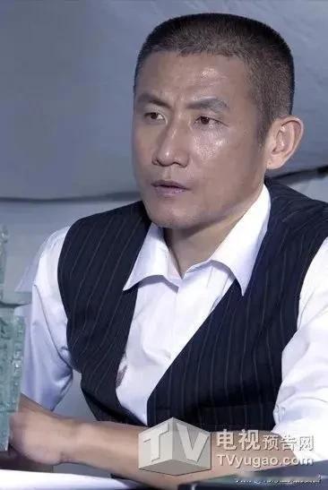 一个江苏师范大学的中文系教师，演了个日本军官，演到全国观众都信了，以为剧组真从日