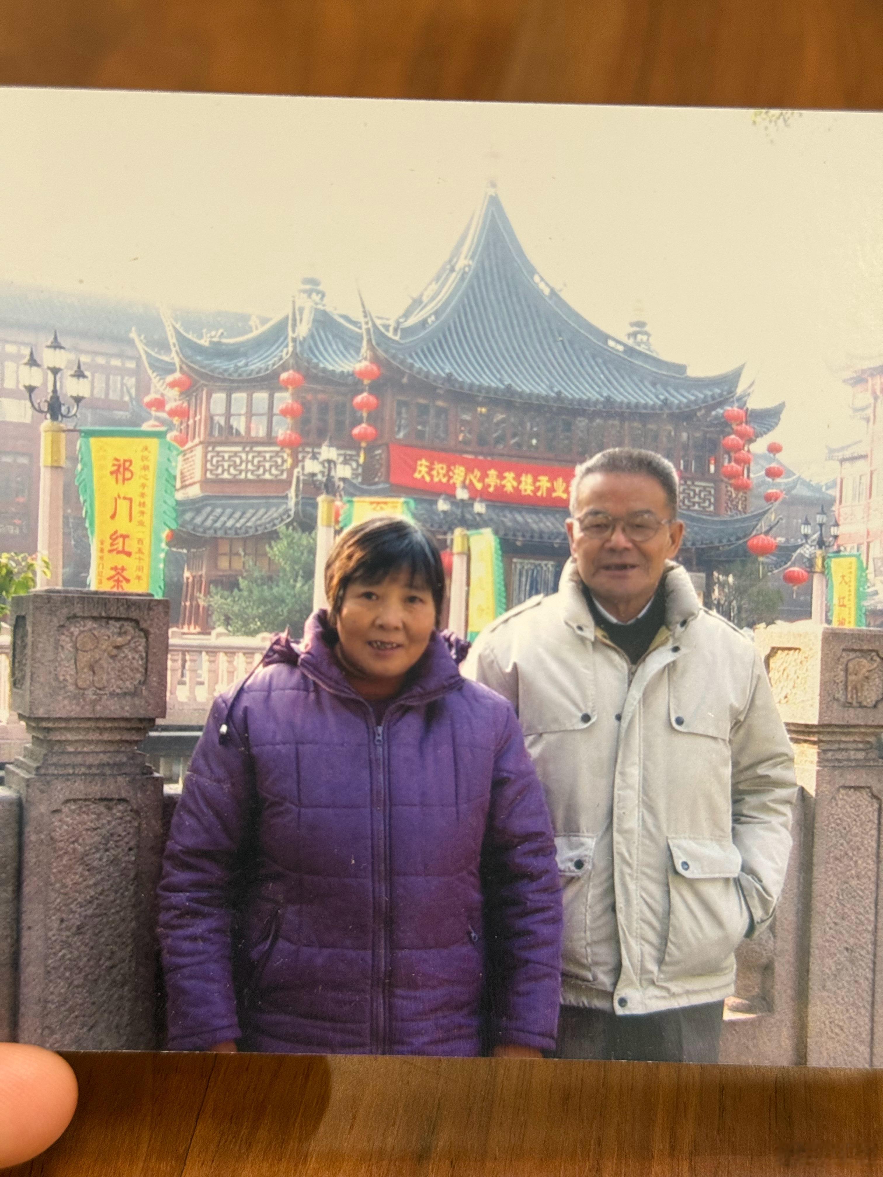 翻到一张我外婆60岁的照片我不禁畅想，60岁要是保养成这样，那算很不错了！据我外