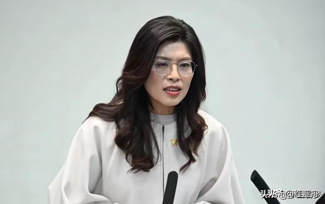 只喊和平，不提统一，并非因为什么条件“不成熟”，而是她骨子里压根就是一个彻底的维