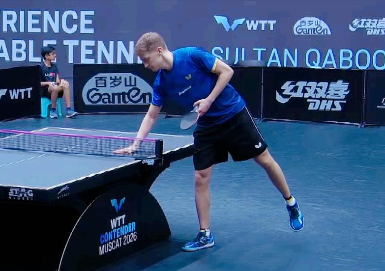 坏了！陈垣宇要输给卡尔伯格！

卡尔伯格今天一路长球，
很少变化，
但是陈垣宇就