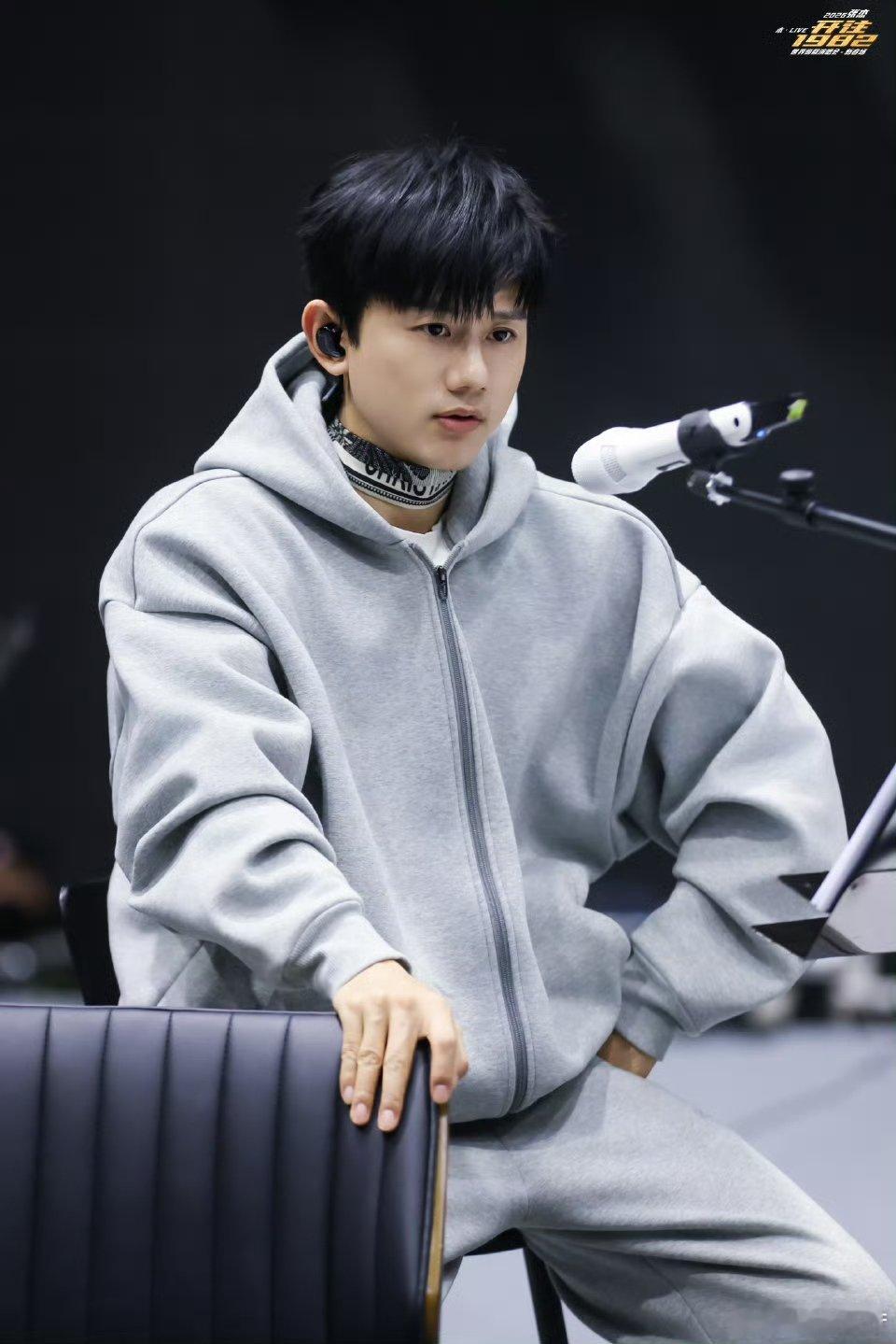 张杰粉丝有自己的年夜饭 新年最期待的事出现了！张杰发起年夜歌单投票，宠粉细节拉满