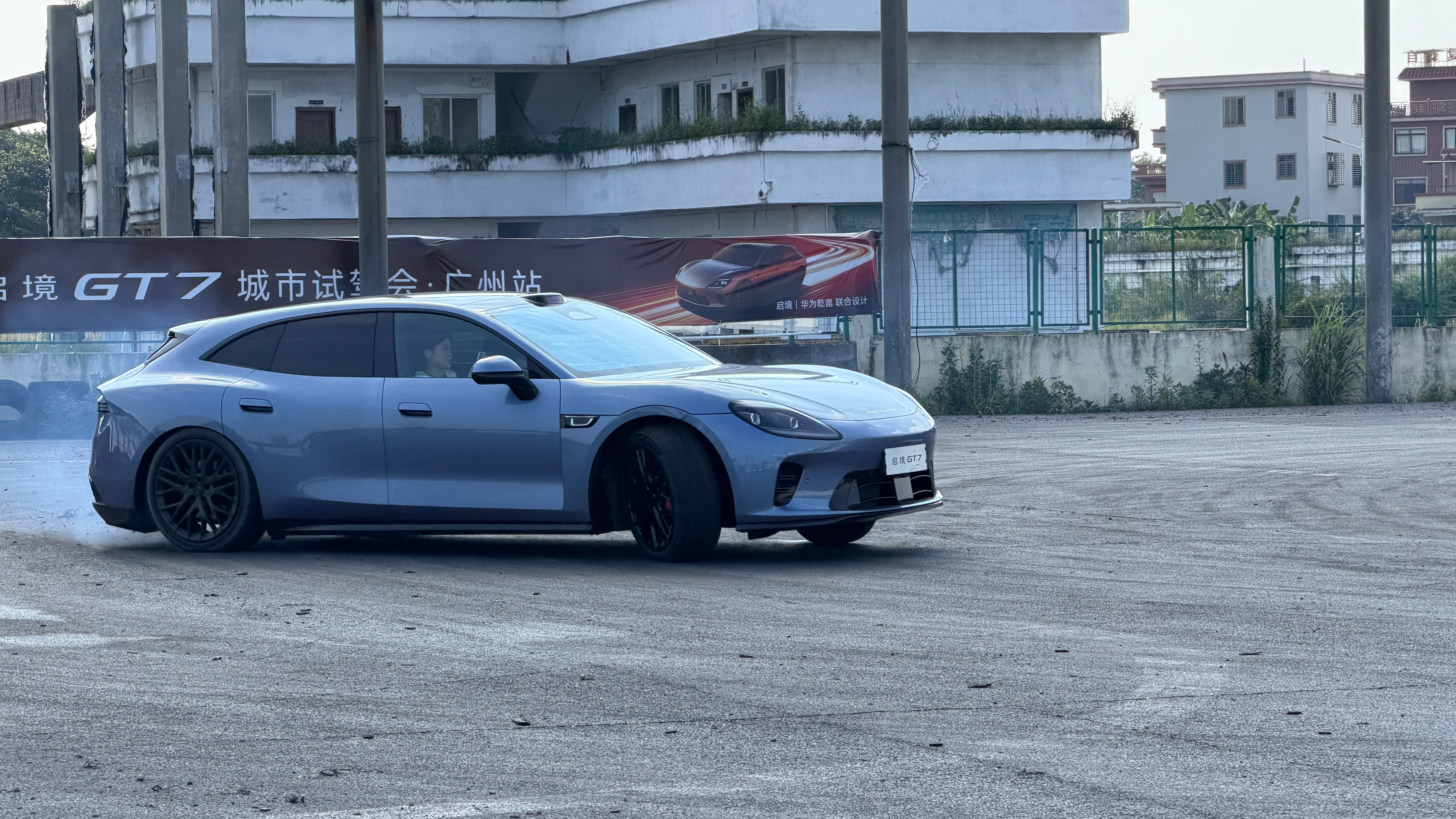 启境GT7漂移的姿态还挺好看的，你们觉得呢启境汽车启境gt7
