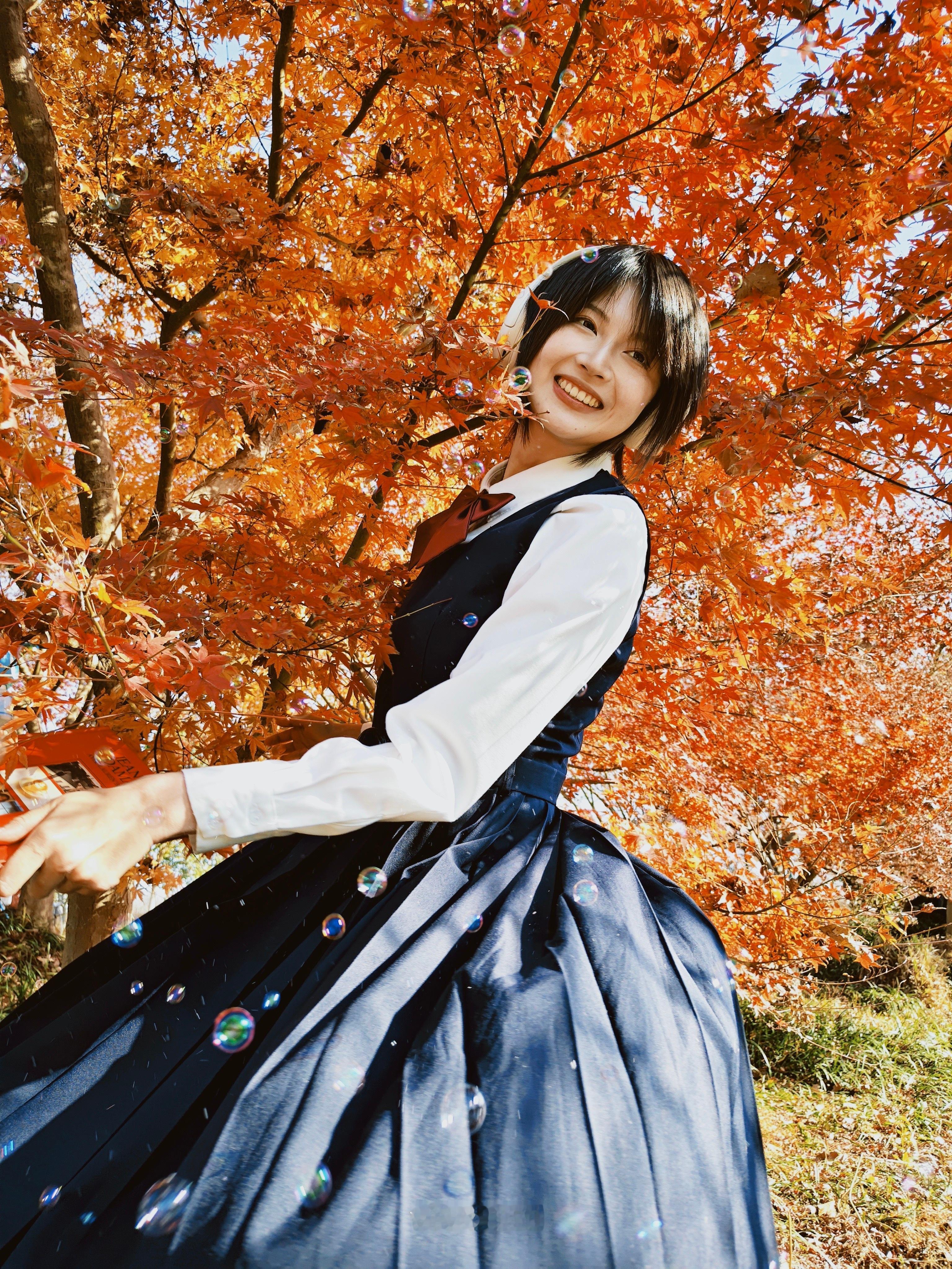 Live图告诉你上海这个人少的公园枫叶有多美上海冬天有很多风景优美的地方，但人也