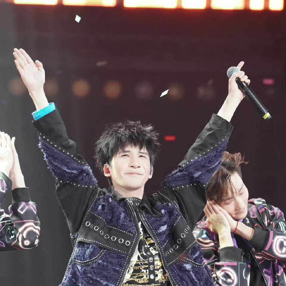 大张伟我们伟大的人生演唱会官宣我们伟大的人生从大张伟开始大张伟新巡演太治愈！成年