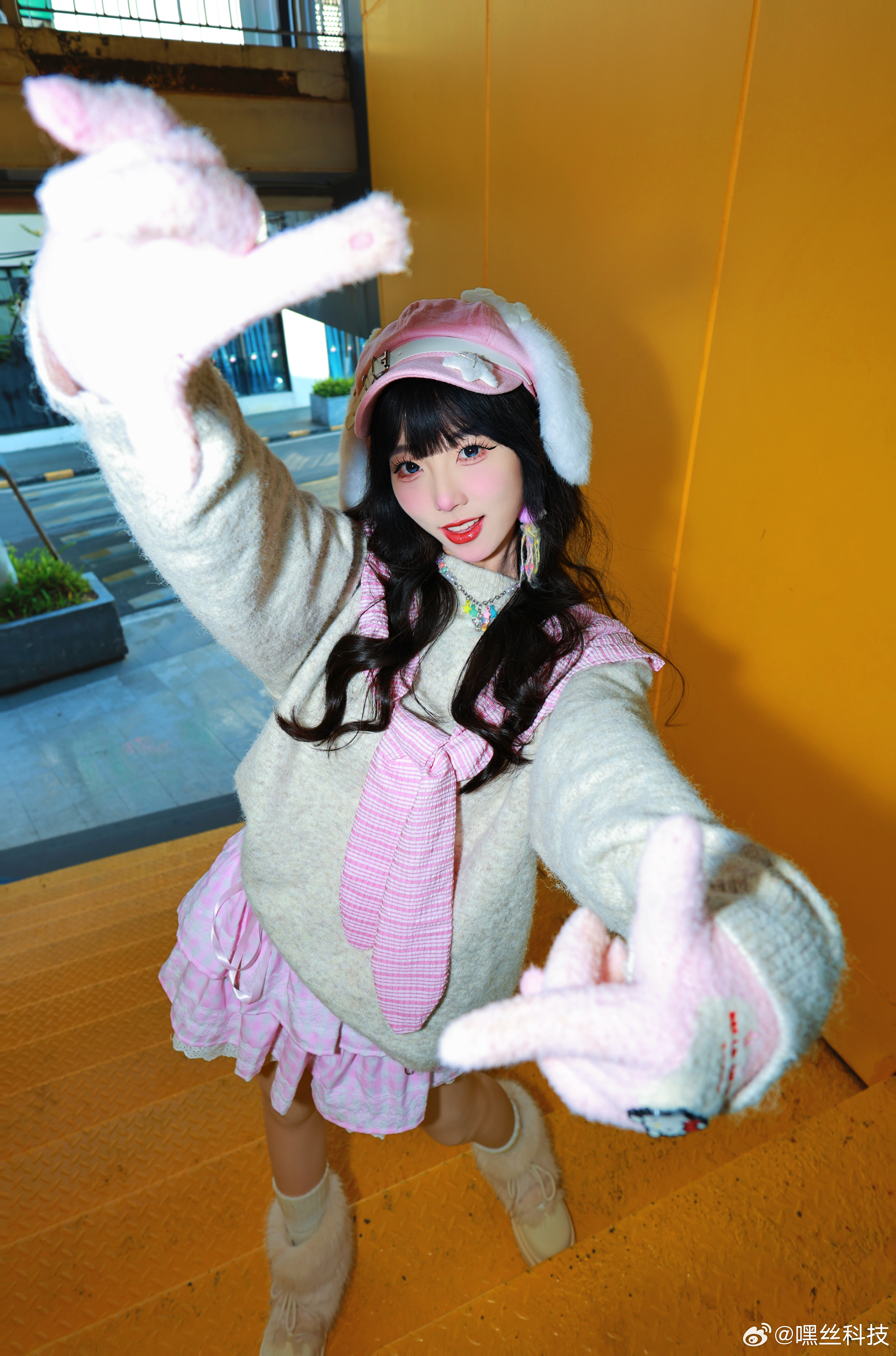 又来到新的一周啦继续给绅士们送上最新的丝姐美照~