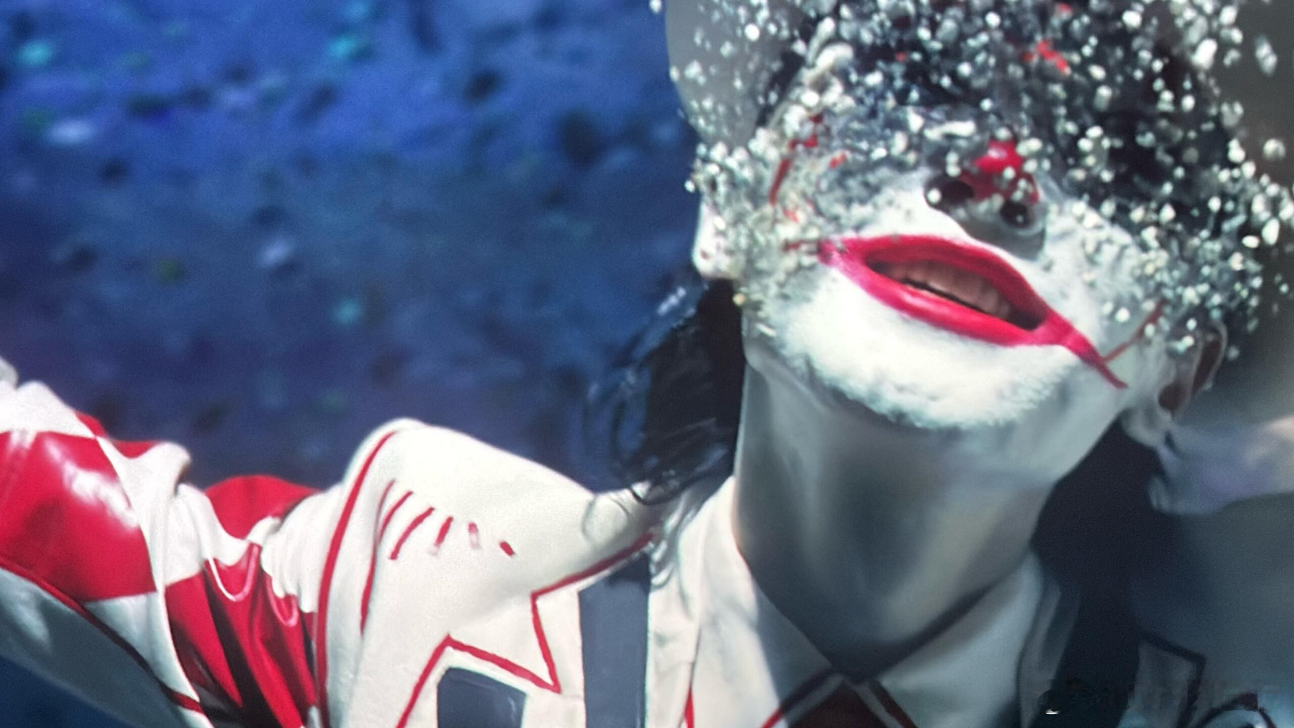 葛洋一款赛博阴湿男葛洋对着满屋子娃娃面无表情敲字那个镜头，我直接头皮发麻