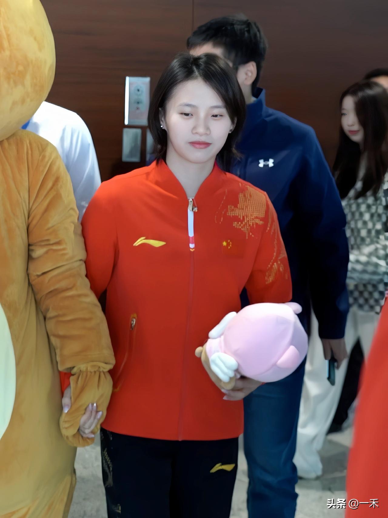 陈芋汐跨界时尚大片爆火，20岁冠军的反差魅力太绝了
 
家人们，跳水冠军陈芋汐的