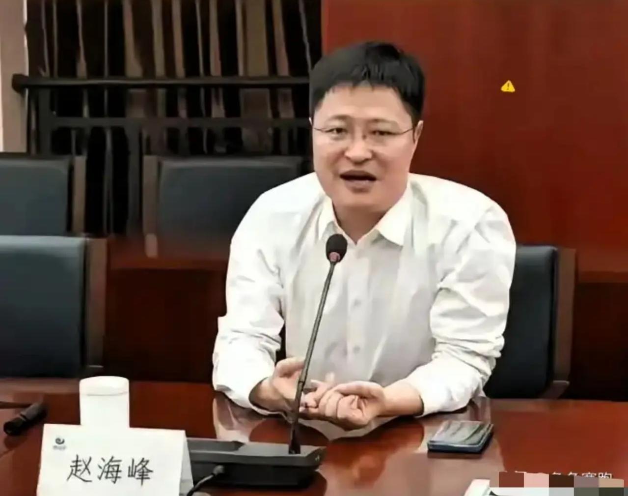 近日，发生在浙江杭州的这起企业高管和当地一些官员在酒桌吃喝，在KTV要求女下属陪