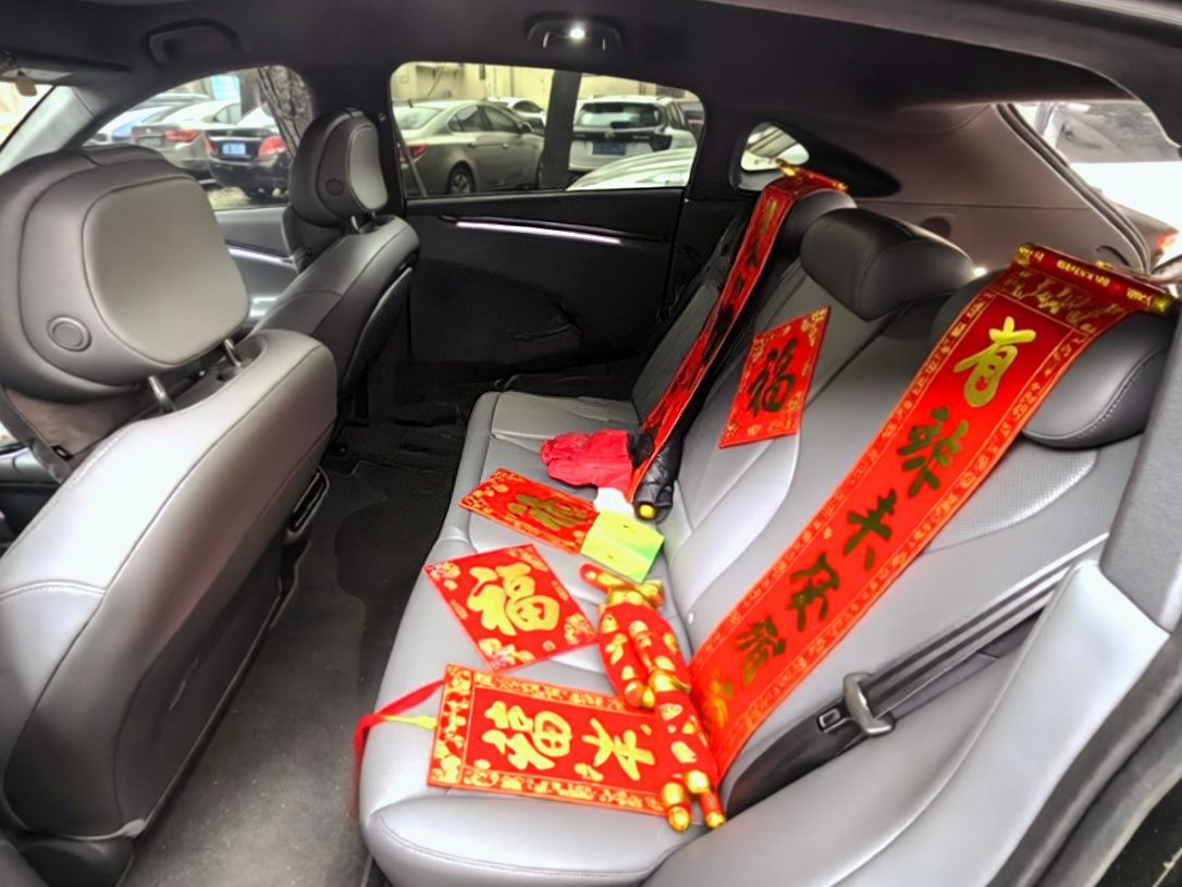 今年过年开啥车回老家？那毫无疑问，肯定是开最全能战士的小鹏G7了春节回家，什么叫