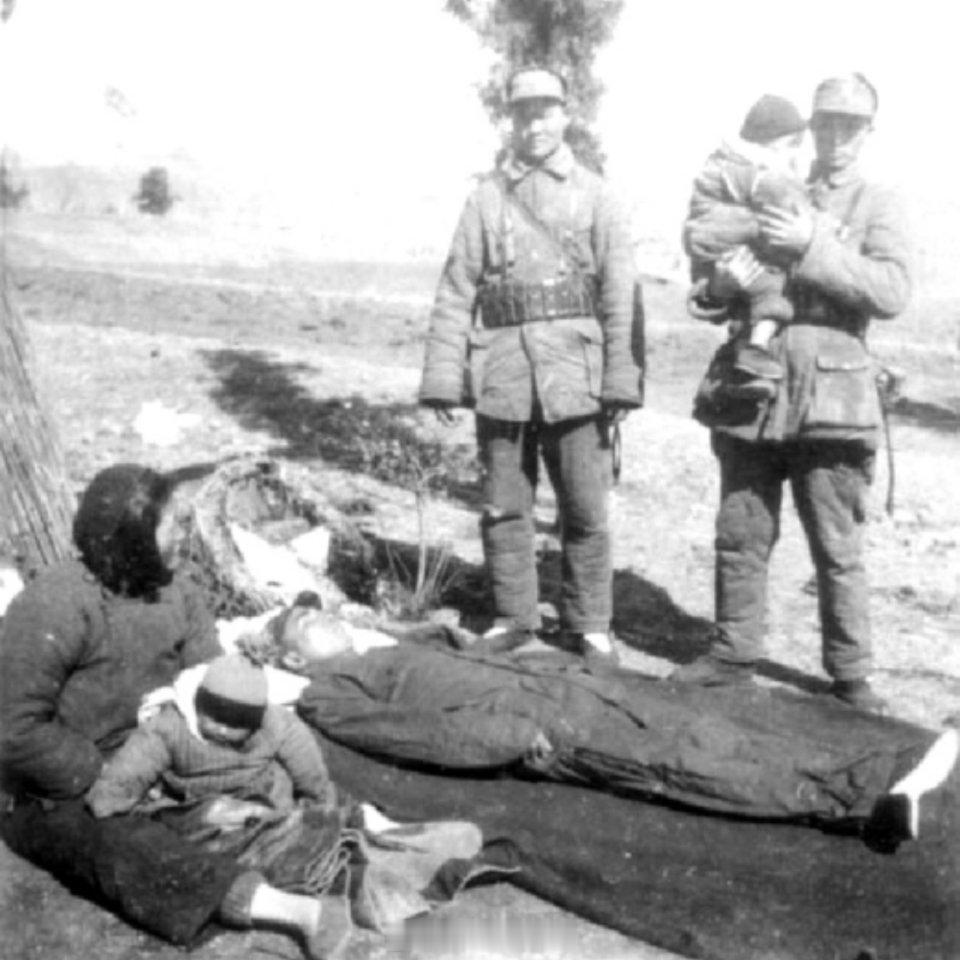 张晓卫：父亲张元寿和家人唯一的合影 这张照片拍摄于1947年3月，是我和父亲唯一