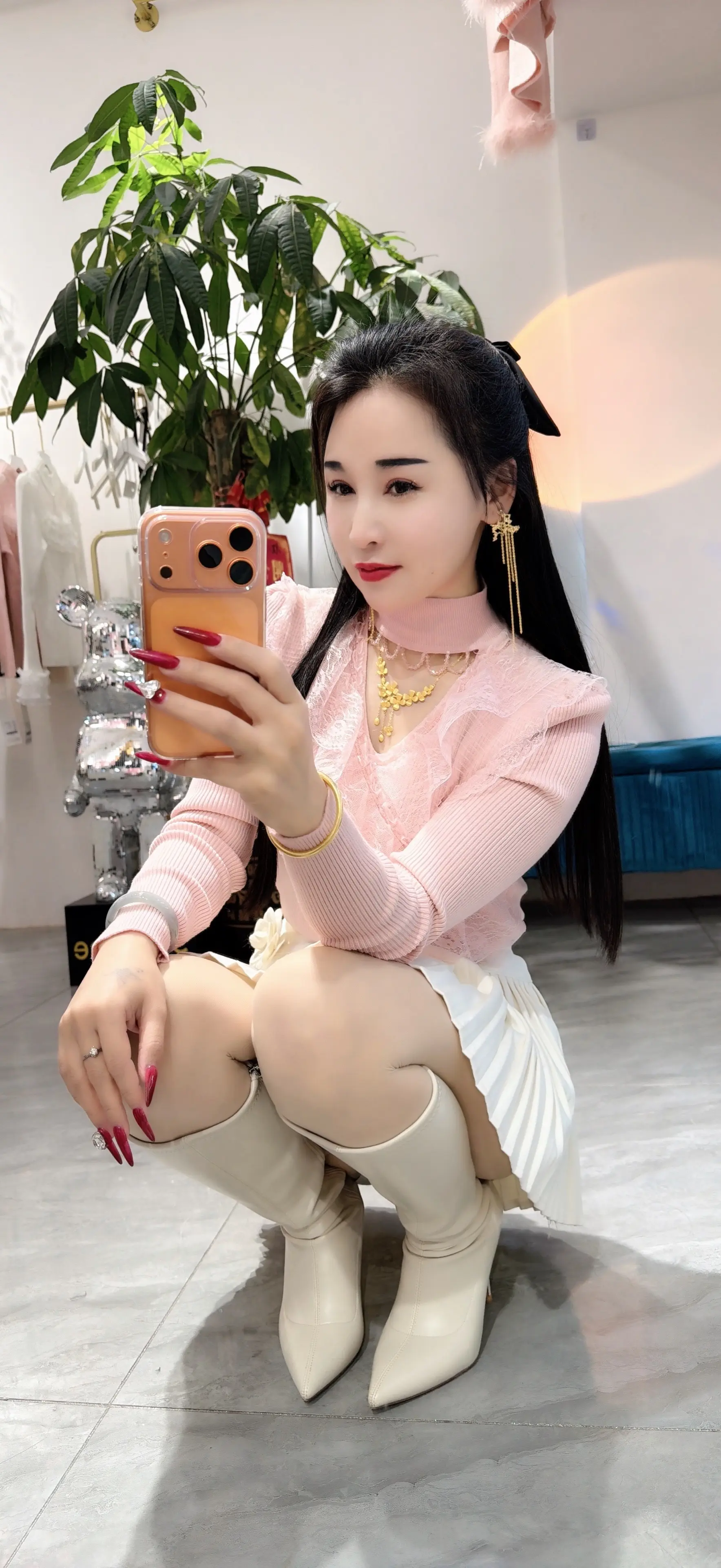 见不到面的关系终究会被见到面的取代，等终究成了一种遗憾。