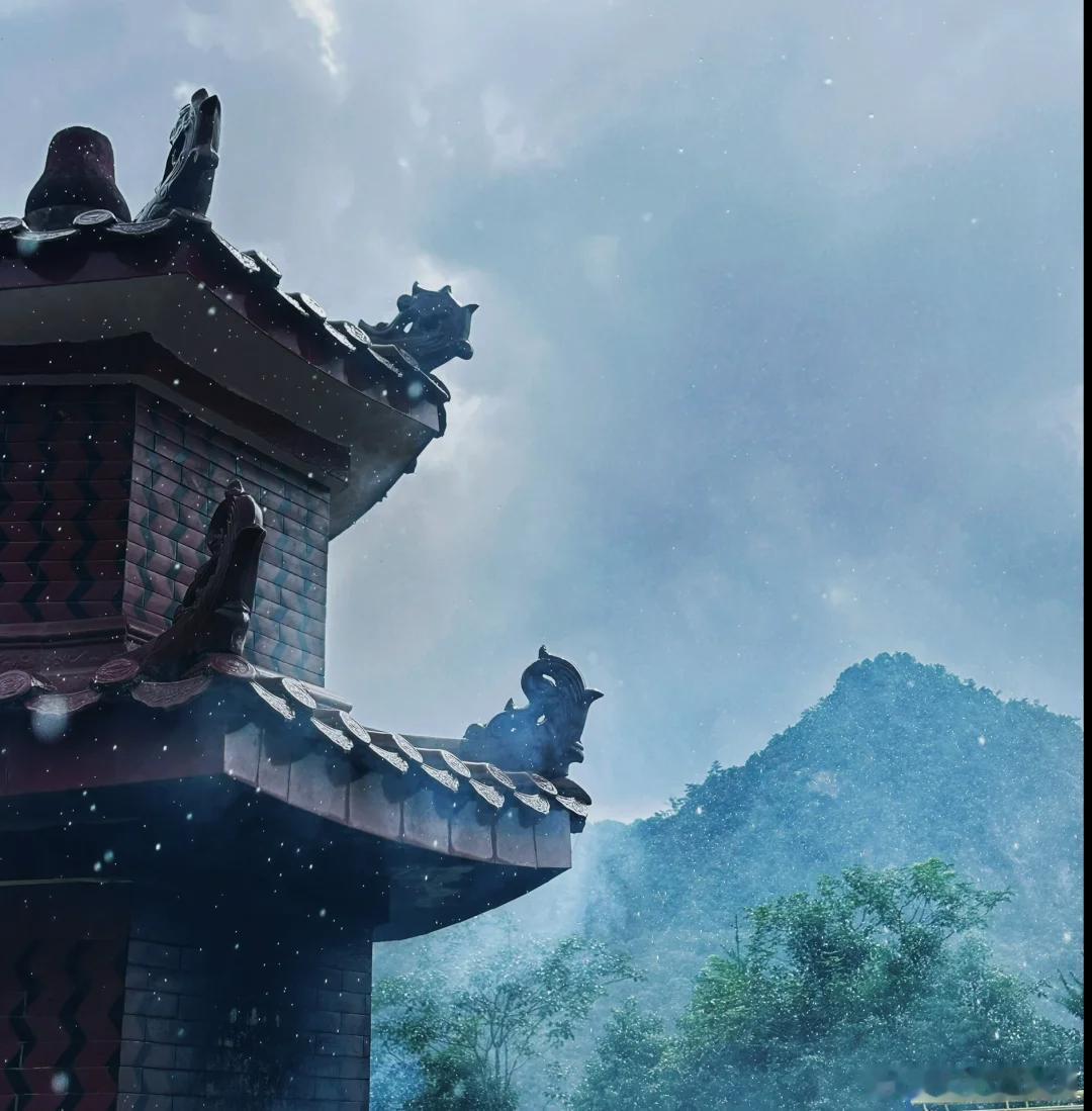 原来不用去苏杭，在福建漳州云霄县就能get烟雨中的江南感～慢悠悠走在老城巷弄，空