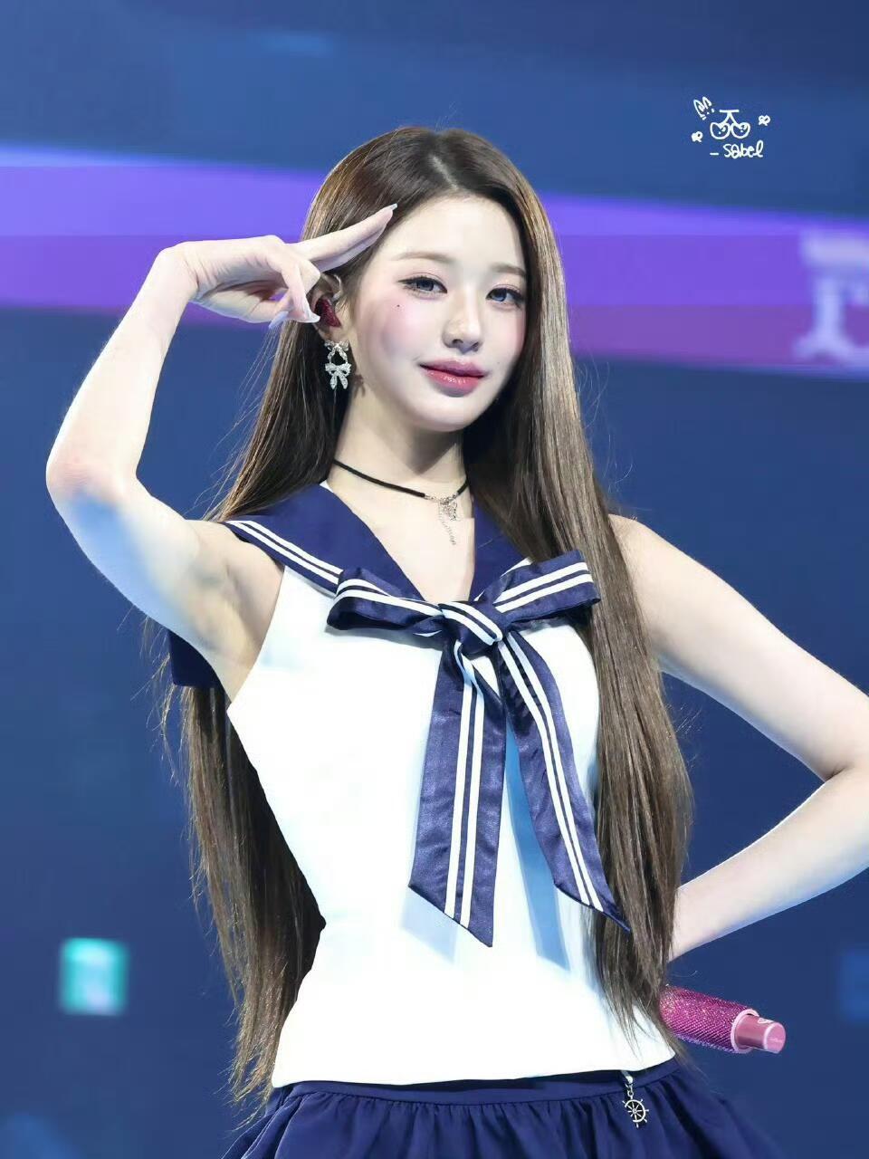 张元英海军服和水手服大家喜欢哪一套！！ 