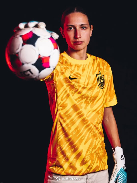 全球归化全球入籍 捋一捋最近的归化情况，先看女足：塞黑拿下瑞典门将波洛津。英格兰