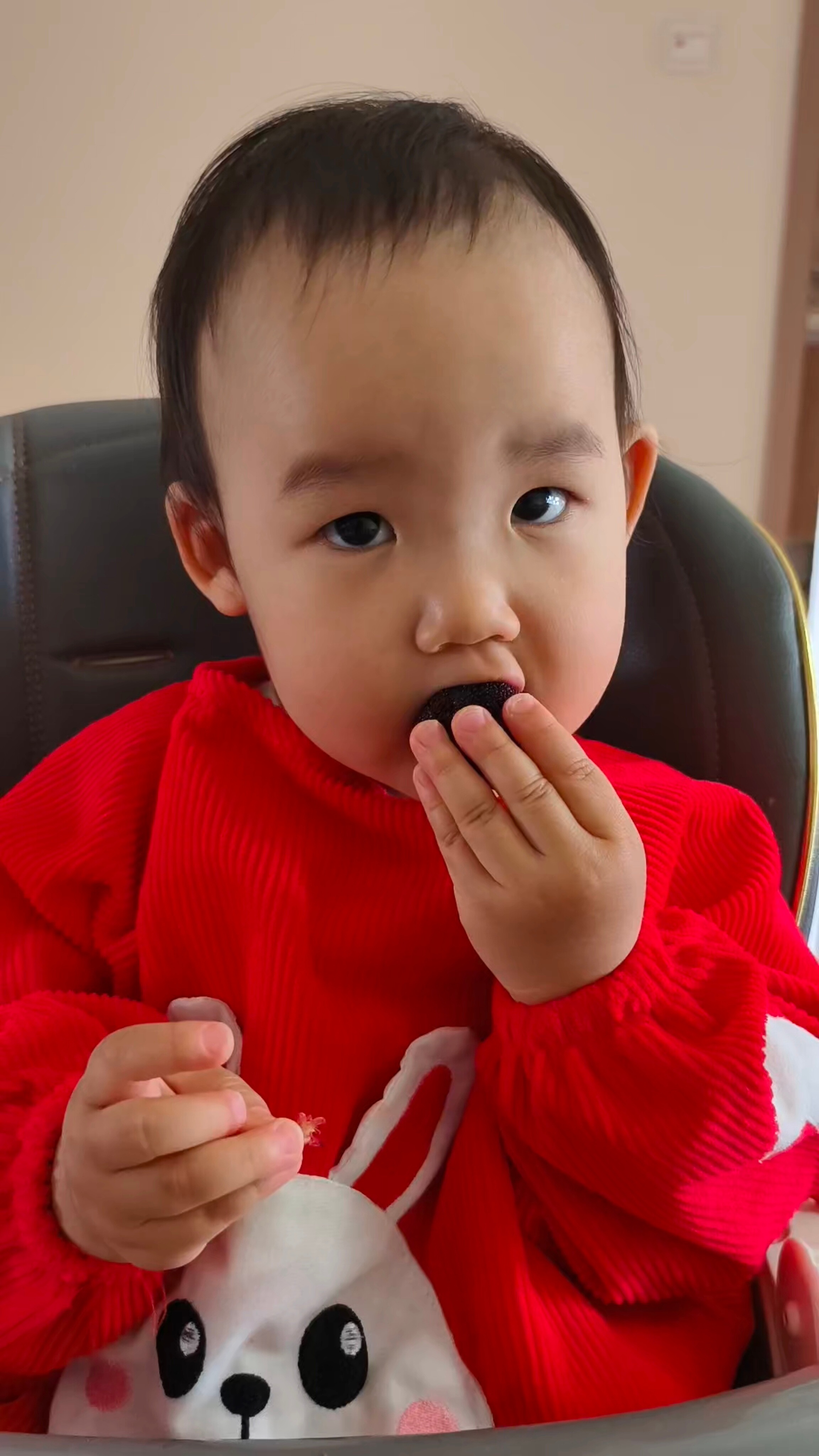 豆芽老板家的好东西真多，云南的大大大杨梅！看着就感觉要流口水，吃着有微微果酸，但