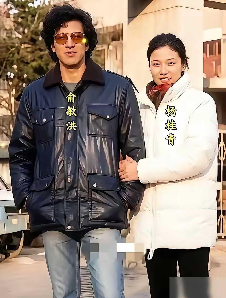 想不到他年轻时这么帅，有点像克林顿年轻的时候，媳妇也漂亮。​