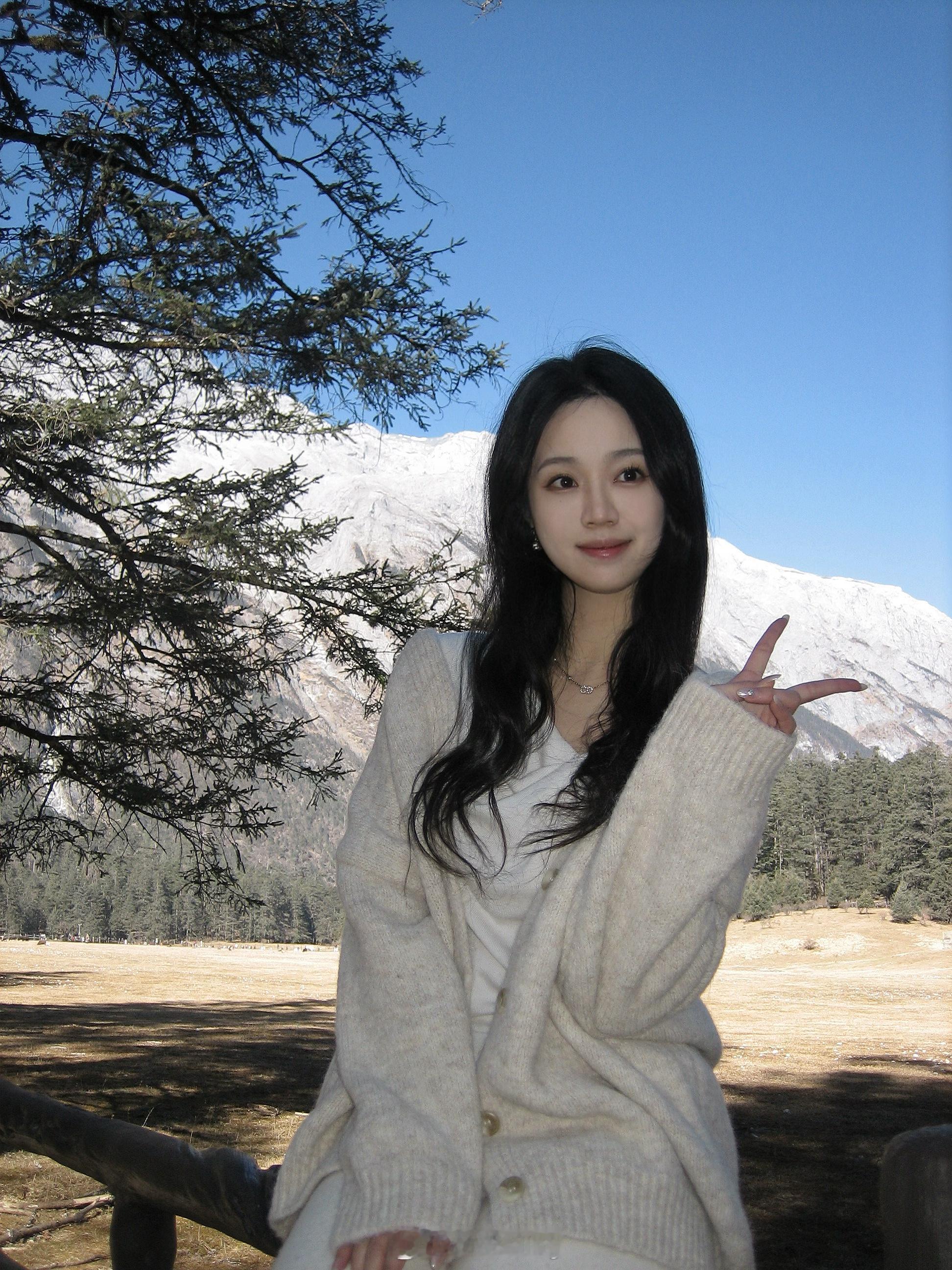 雪山下 阳光在湖面上跳舞๋·˚🦋 丽江·蓝月湖