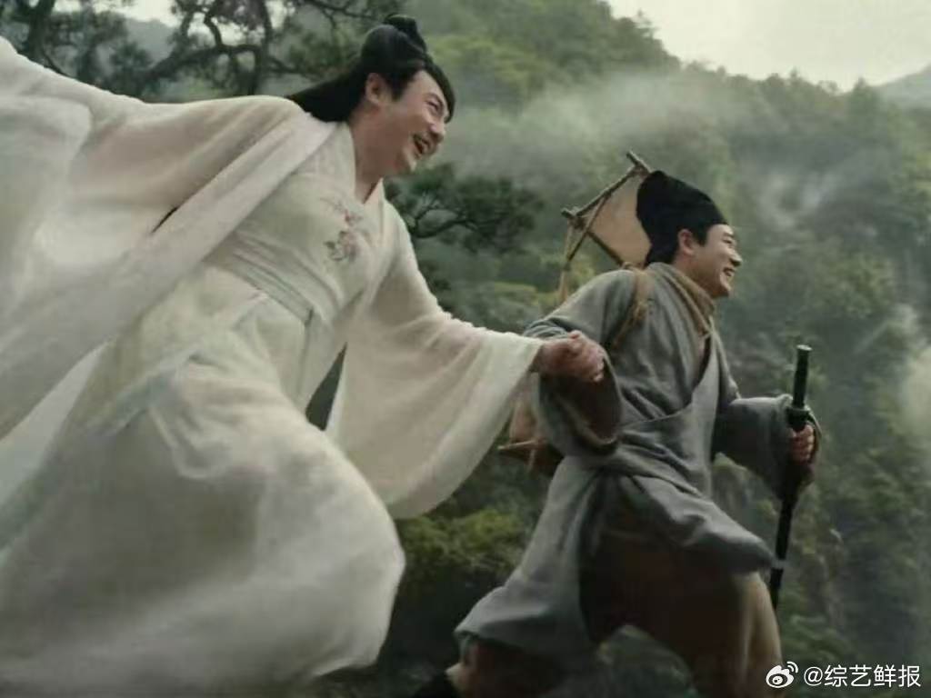 筷子兄弟变筷子夫妇看完逍遥仙 MV 忍不住打趣，筷子兄弟氛围感拉满，直接被戏称筷